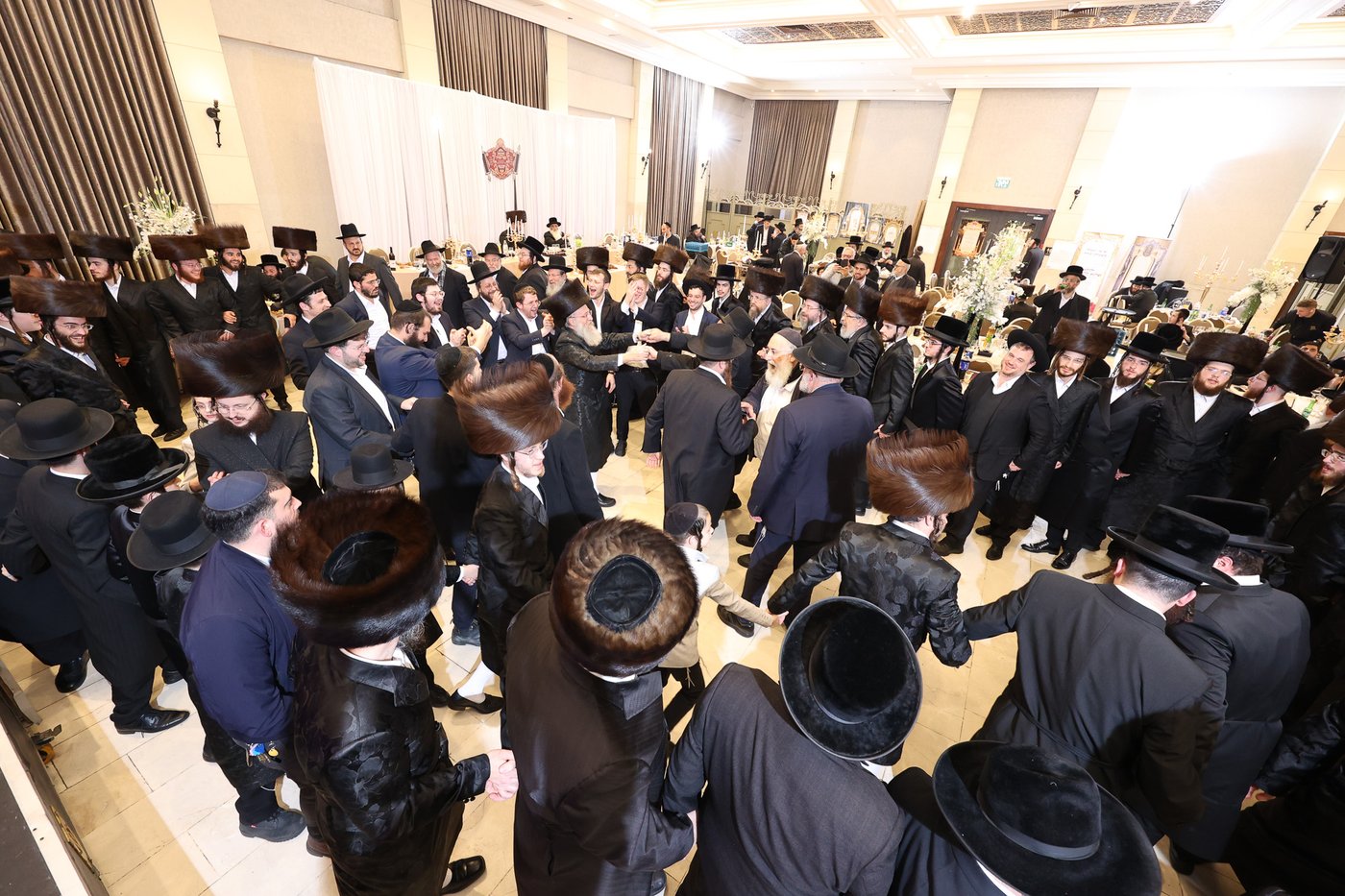 הכנסת ס"ת בויז'ניץ אלעד