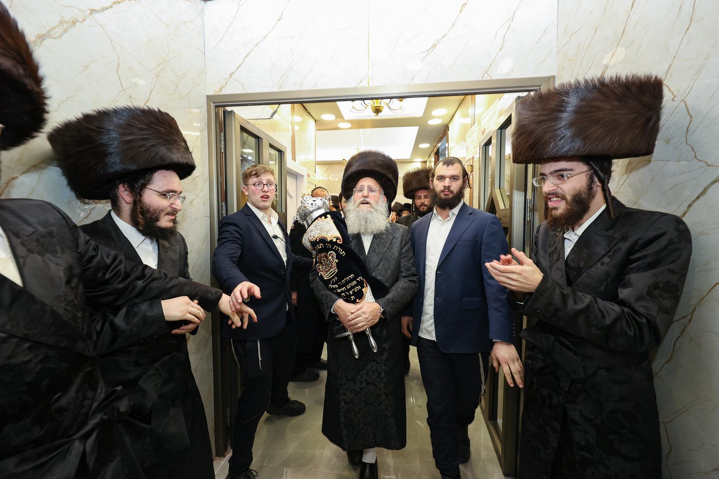 הכנסת ס"ת בויז'ניץ אלעד