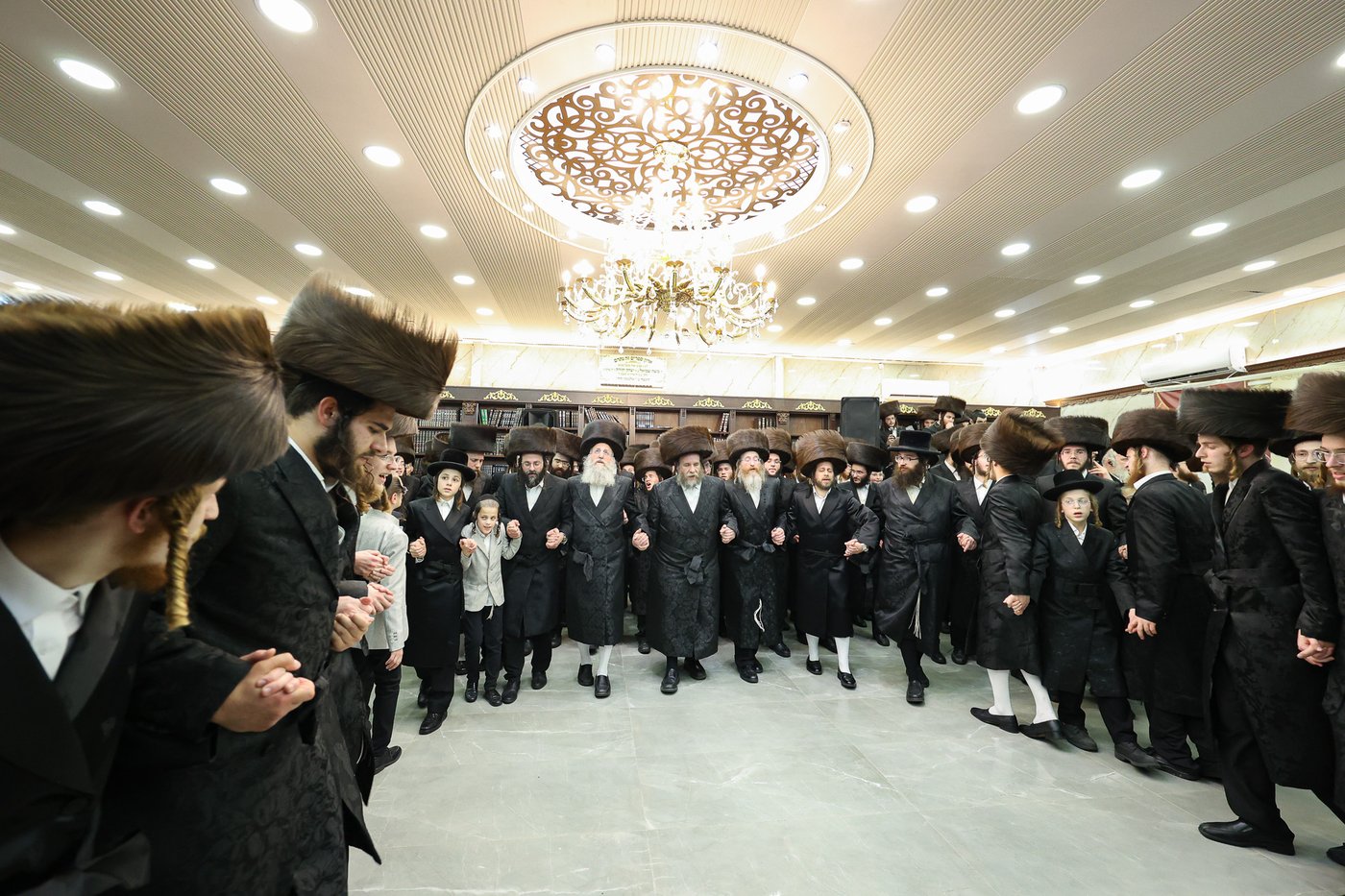 הכנסת ס"ת בויז'ניץ אלעד