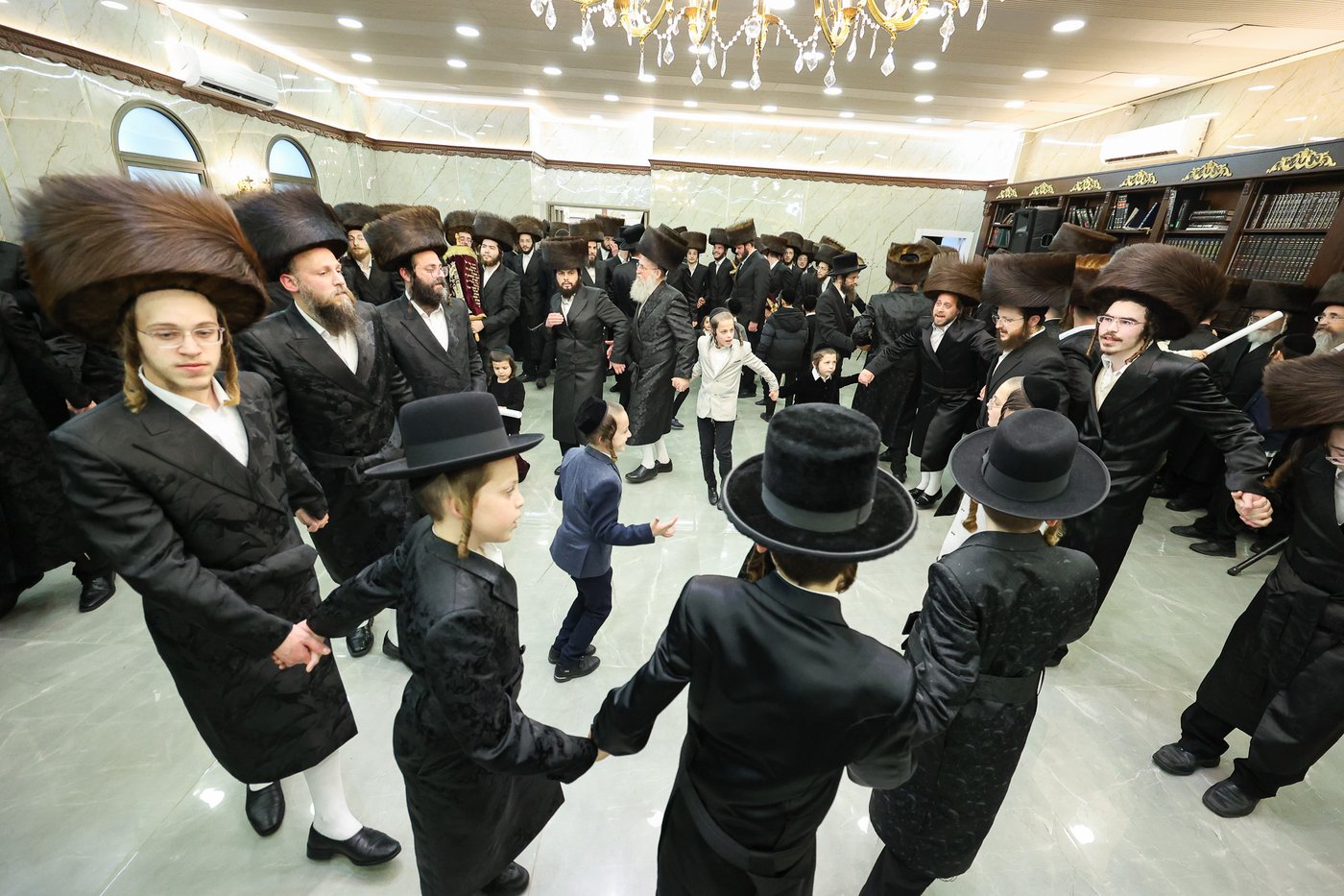 הכנסת ס"ת בויז'ניץ אלעד