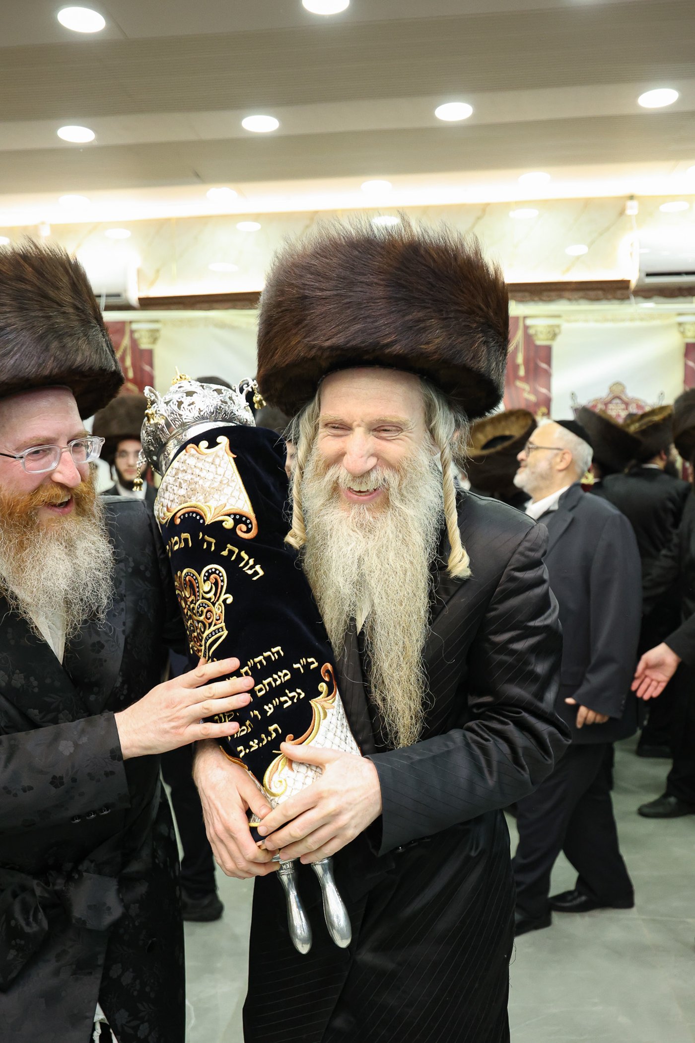 הכנסת ס"ת בויז'ניץ אלעד