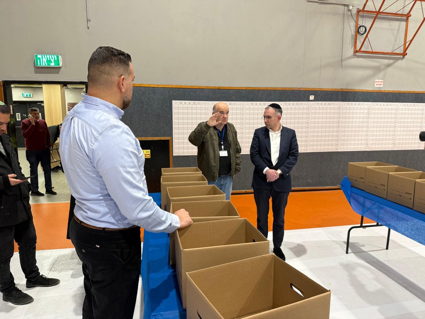 מנכ"ל משרד הפנים בביקורו בקלפיות היום