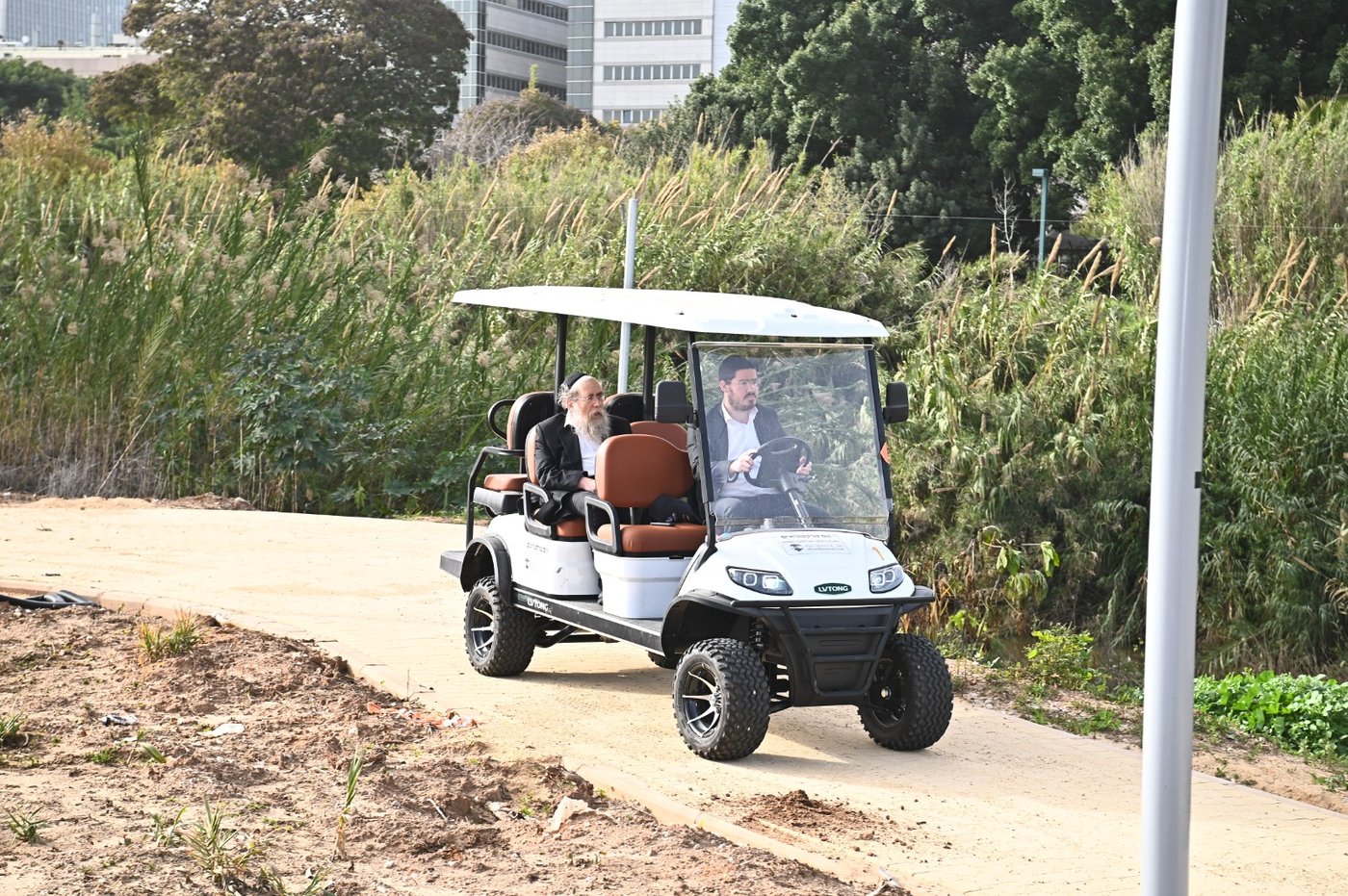 רבני בני ברק בסיור בפארק הענק בצפון העיר להקמת קו עירוב שבת