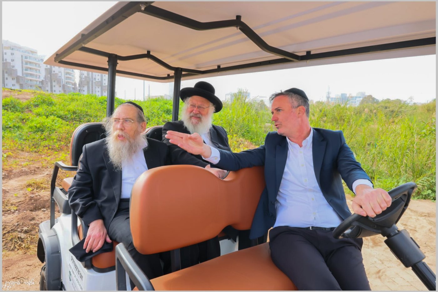 רבני בני ברק בסיור בפארק הענק בצפון העיר להקמת קו עירוב שבת