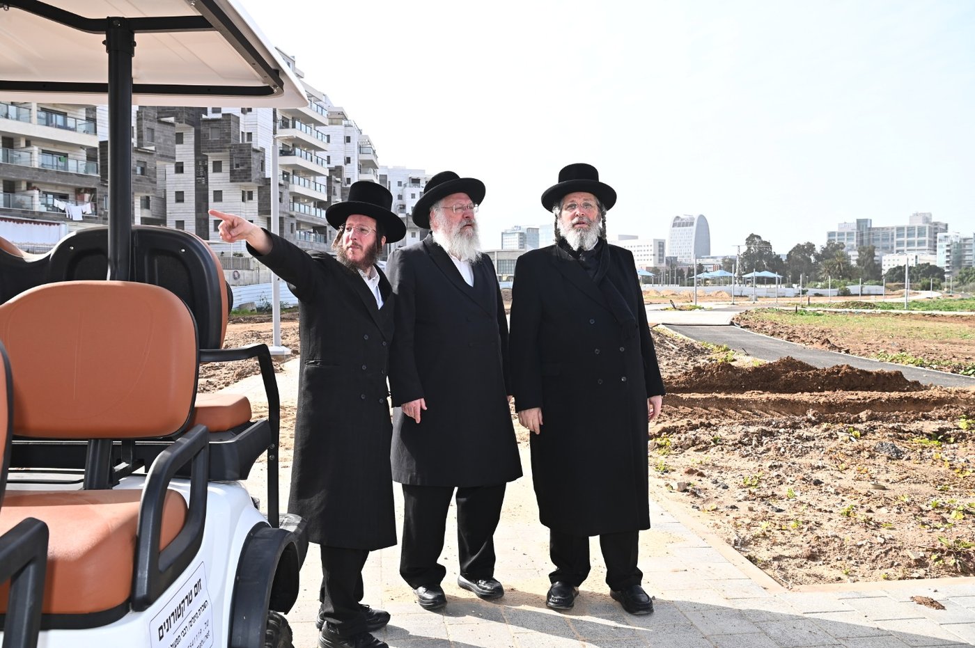 רבני בני ברק בסיור בפארק הענק בצפון העיר להקמת קו עירוב שבת