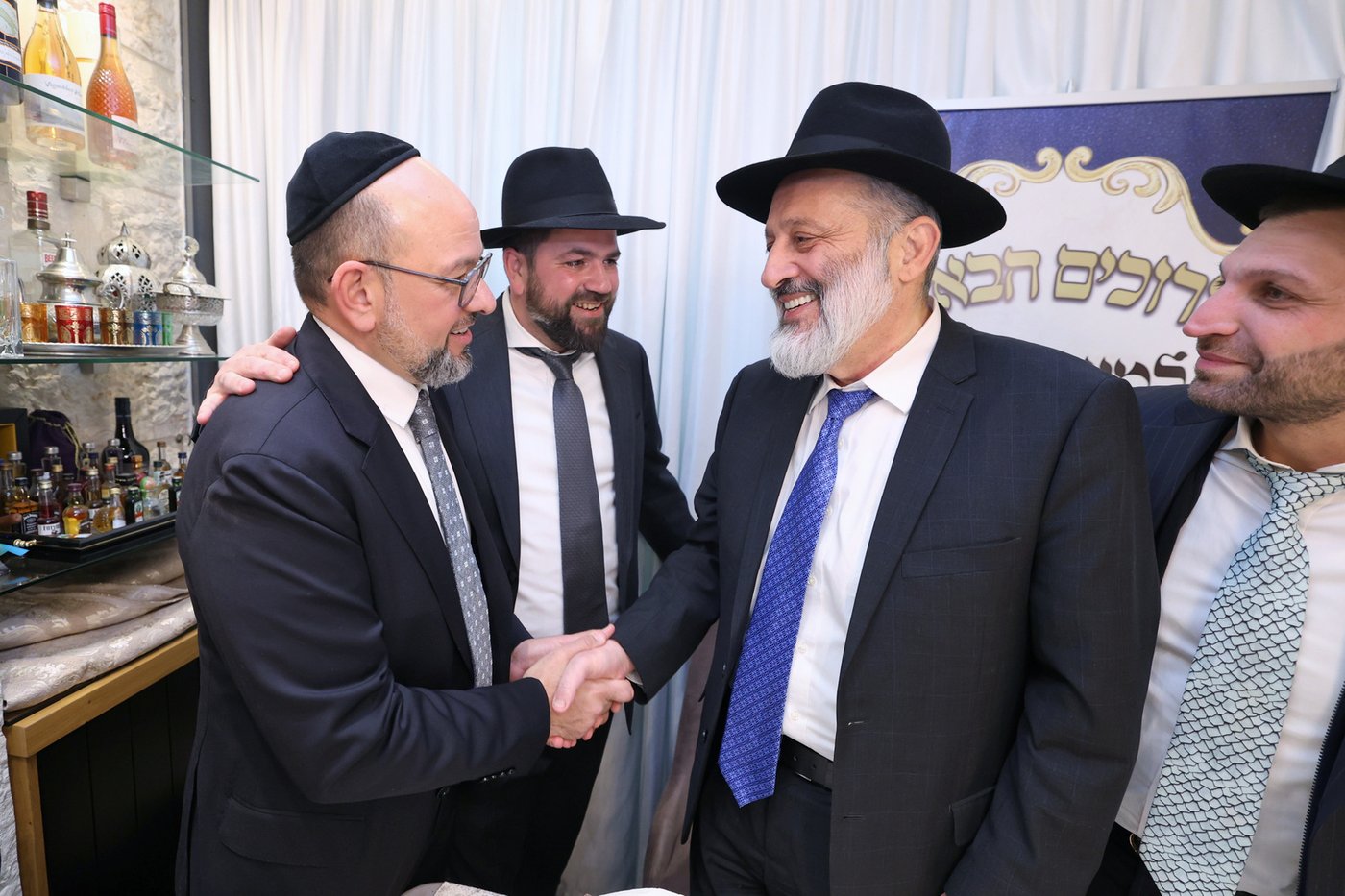 הכנסת ס"ת לחניכי הישיבות בטלז סטון