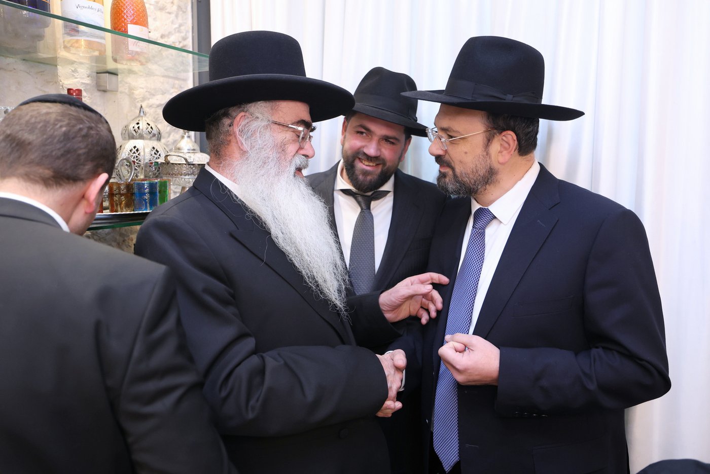 הכנסת ס"ת לחניכי הישיבות בטלז סטון