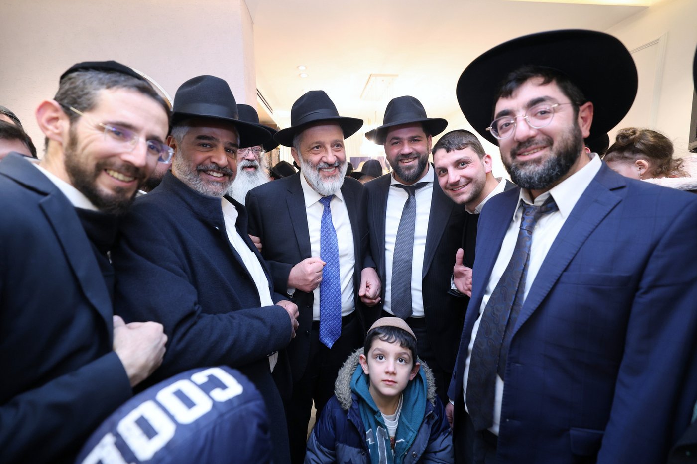 הכנסת ס"ת לחניכי הישיבות בטלז סטון