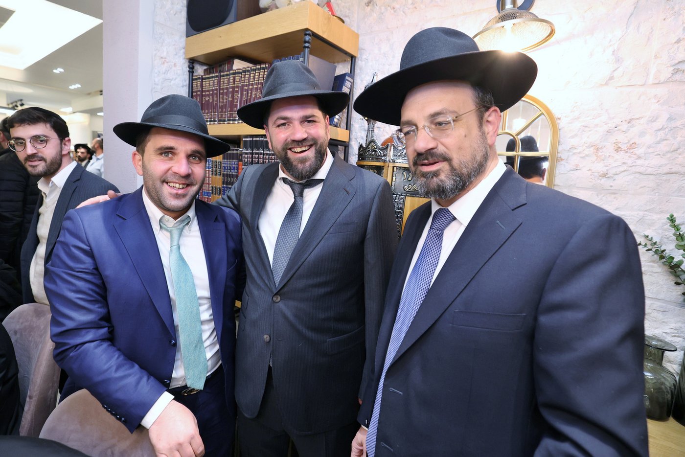 הכנסת ס"ת לחניכי הישיבות בטלז סטון