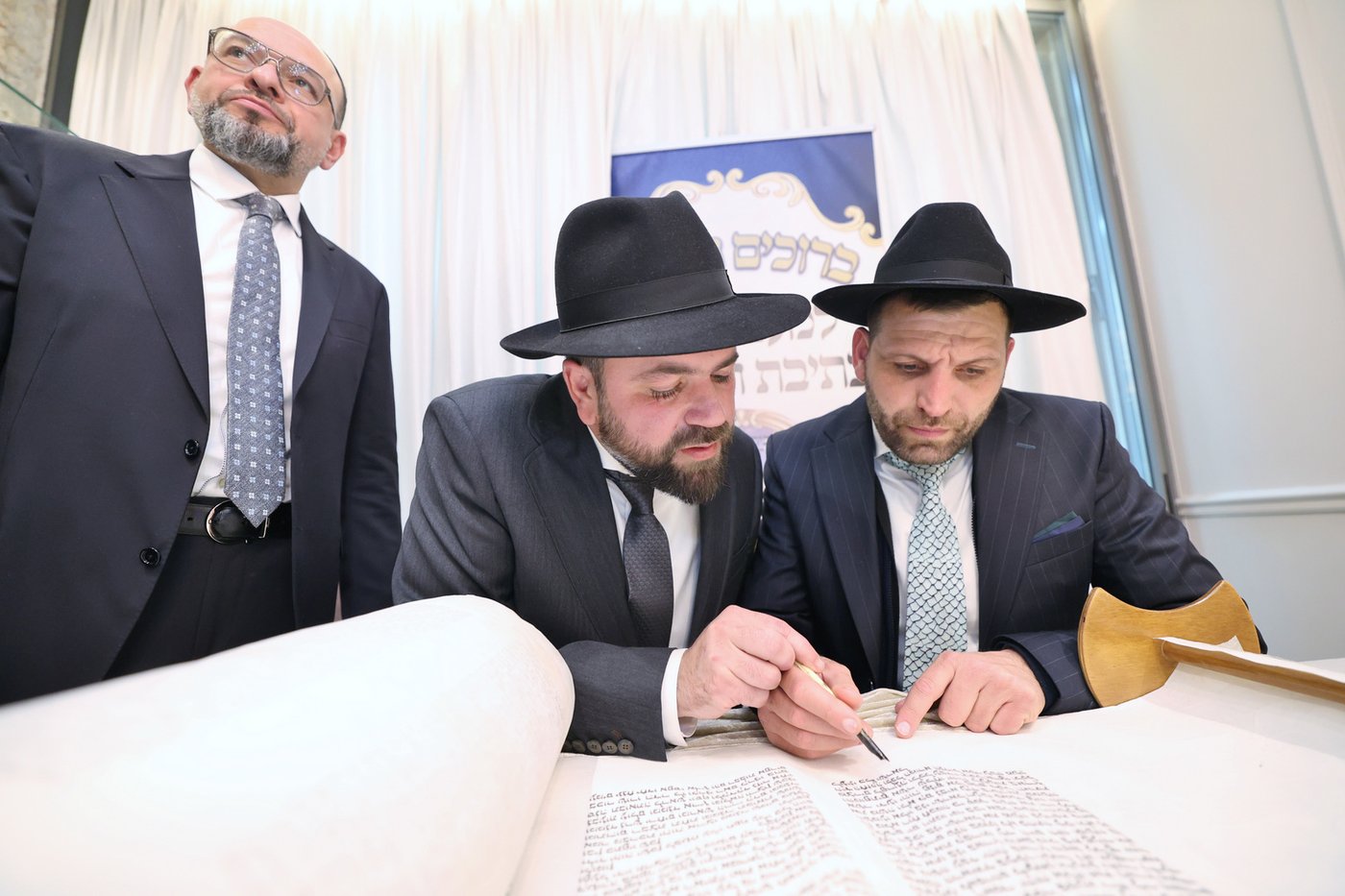 הכנסת ס"ת לחניכי הישיבות בטלז סטון