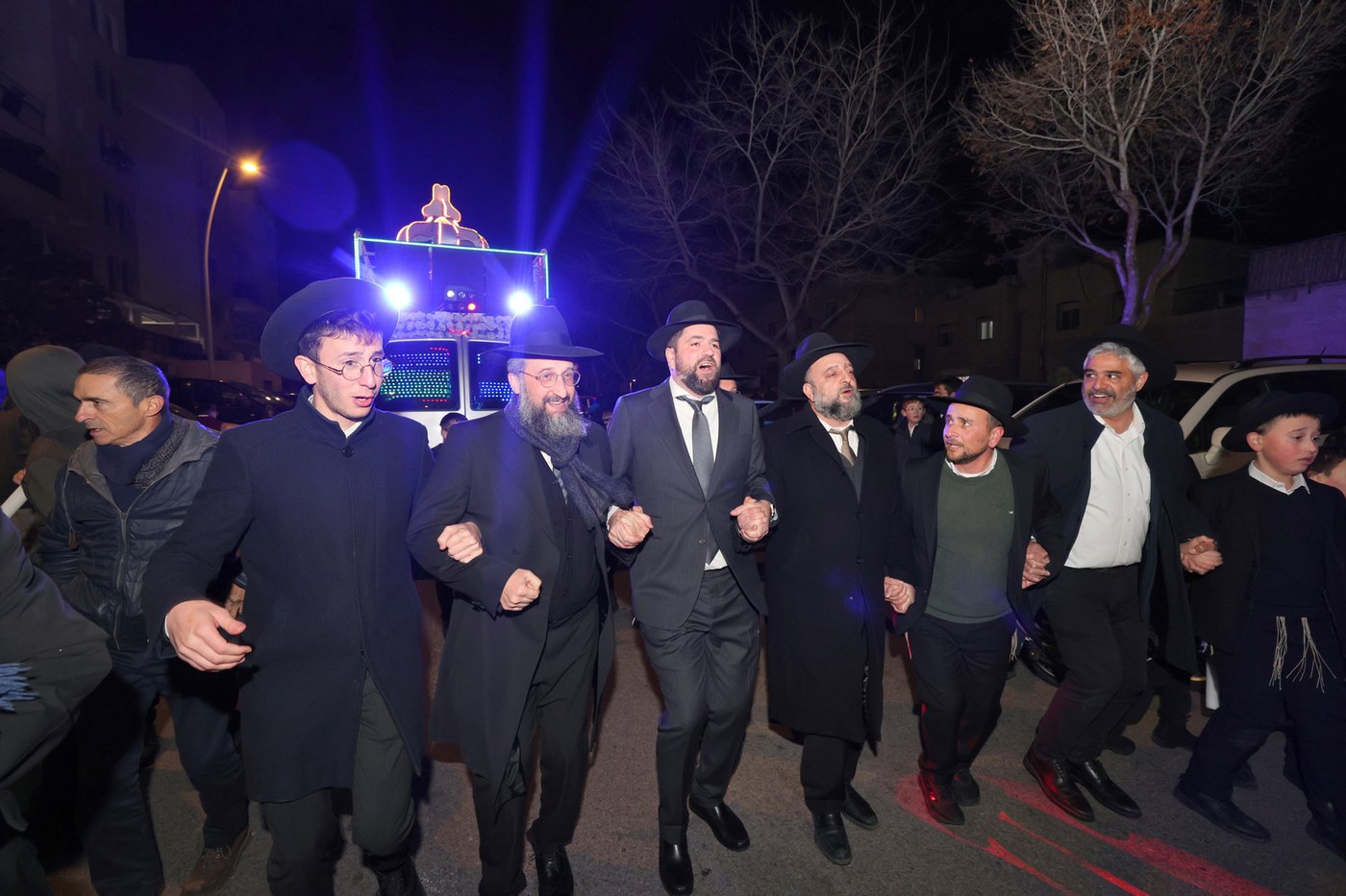 הכנסת ס"ת לחניכי הישיבות בטלז סטון