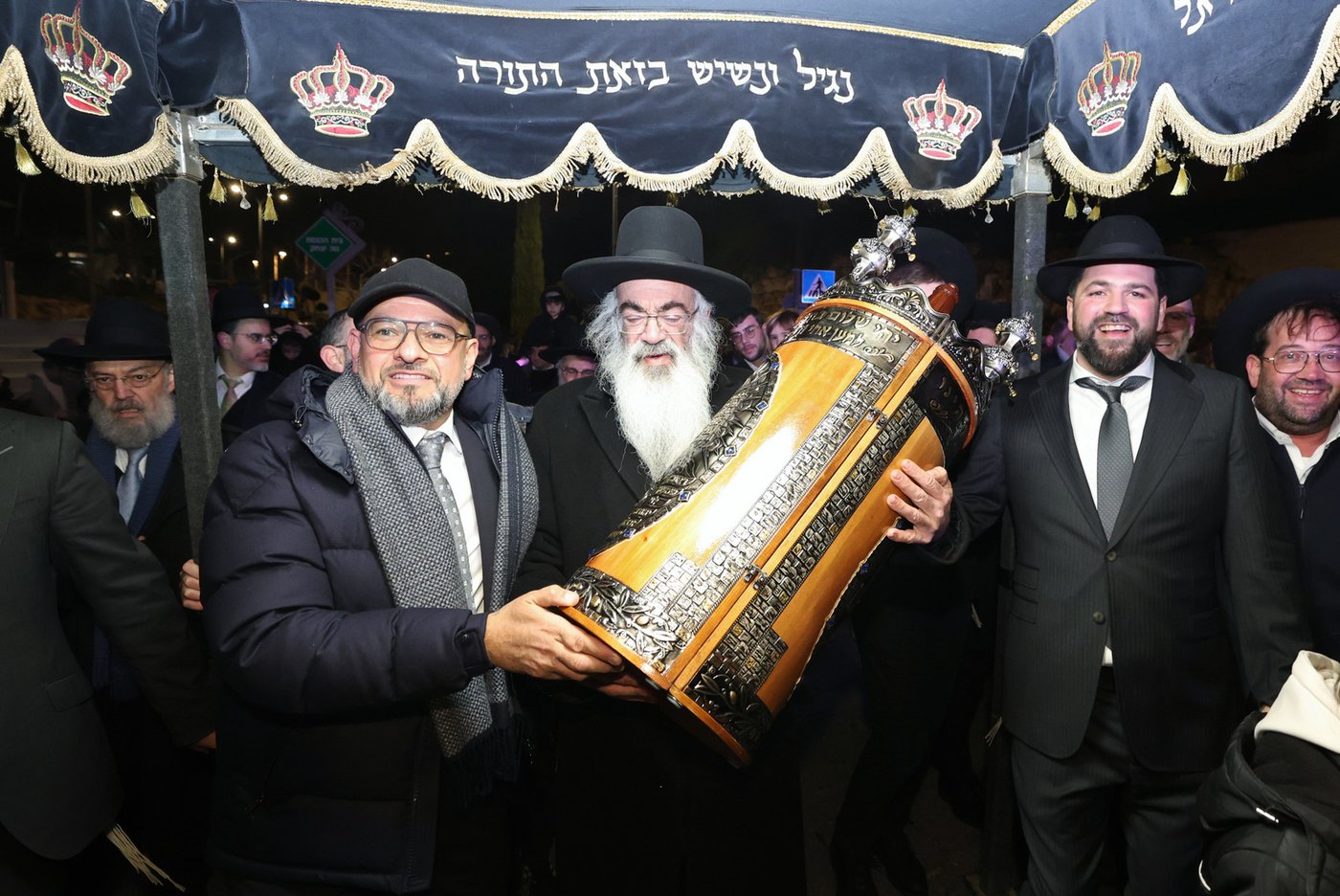 הכנסת ס"ת לחניכי הישיבות בטלז סטון