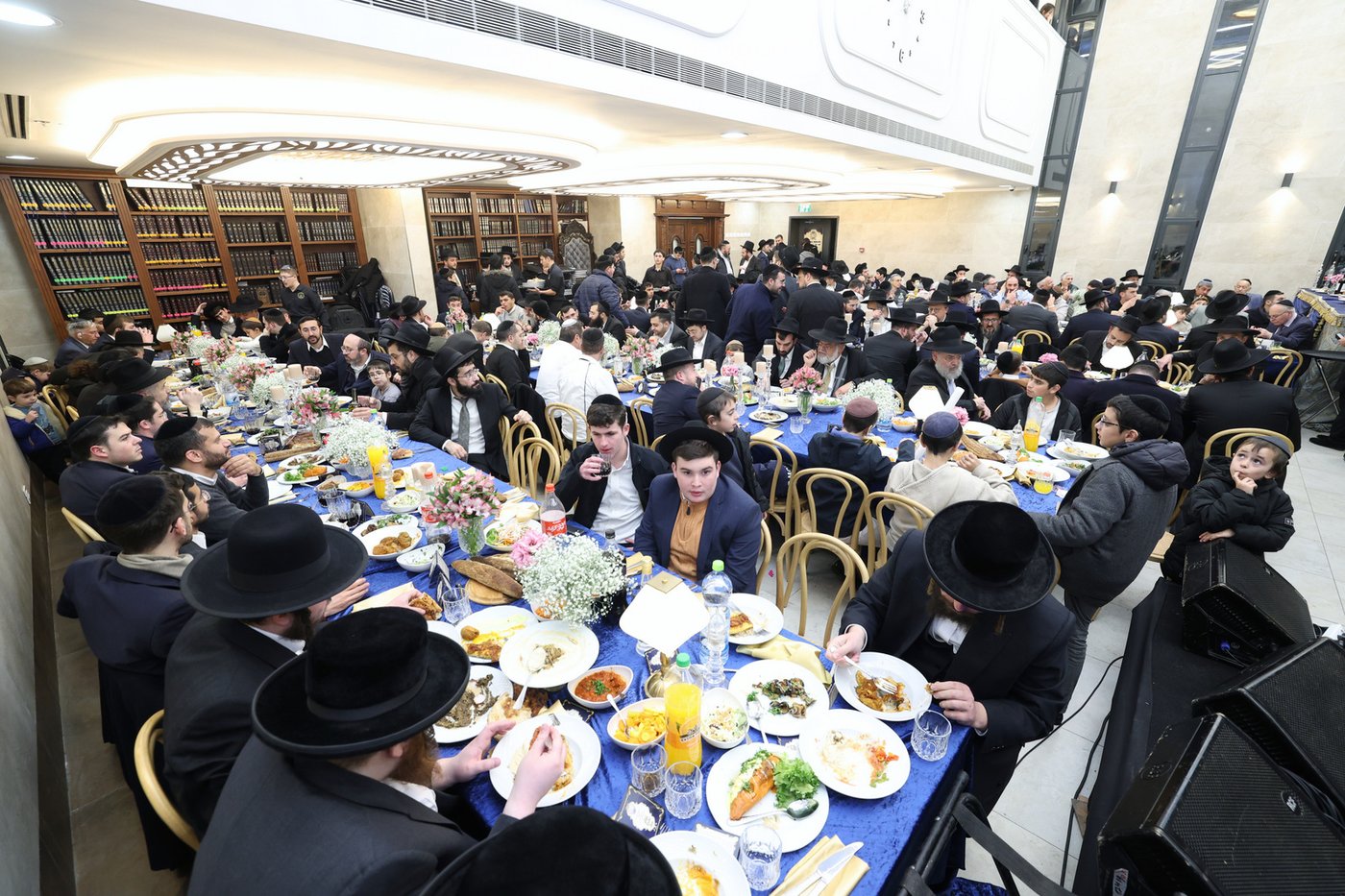 הכנסת ס"ת לחניכי הישיבות בטלז סטון