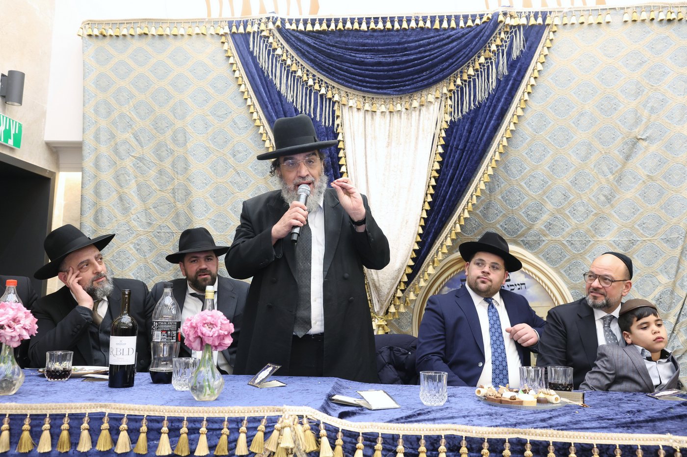 הכנסת ס"ת לחניכי הישיבות בטלז סטון