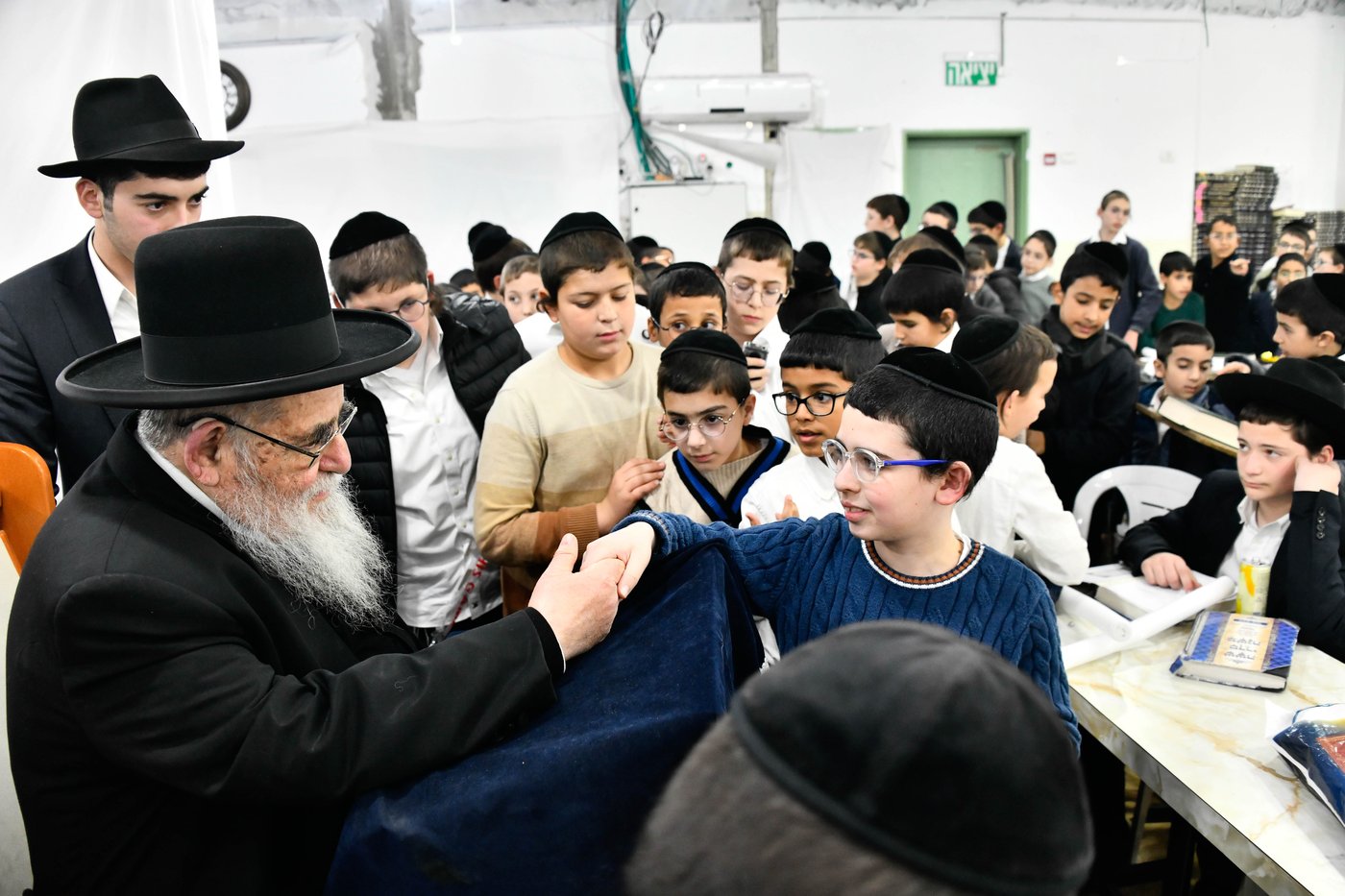 גדולי ישראל חיזקו את ילדי המשניות של קריית הרצוג