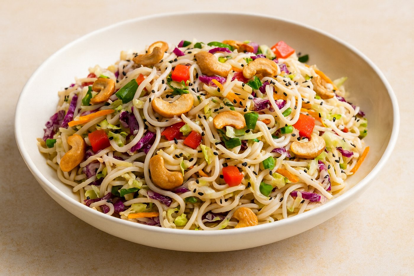 הלהיט החדש שלכם: סלט כרוב וראמן קראנצ'י ברוטב ליים משגע