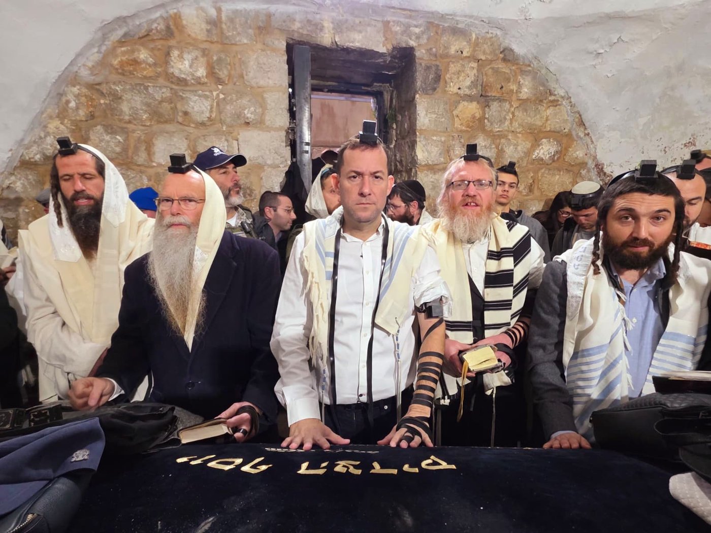 קבר יוסף, הבוקר