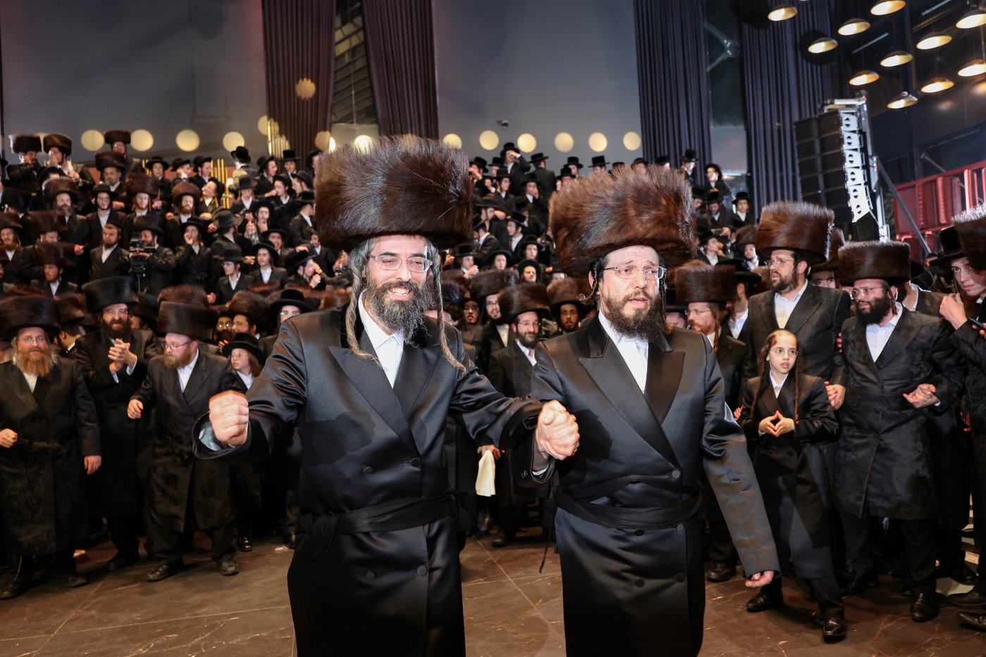 שמחת בית זוויעהיל - פינסק קרלין - טרעבישאן