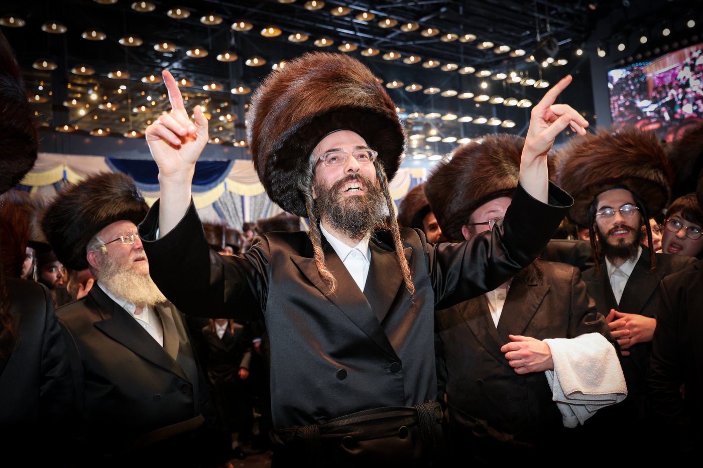 שמחת בית זוויעהיל - פינסק קרלין - טרעבישאן