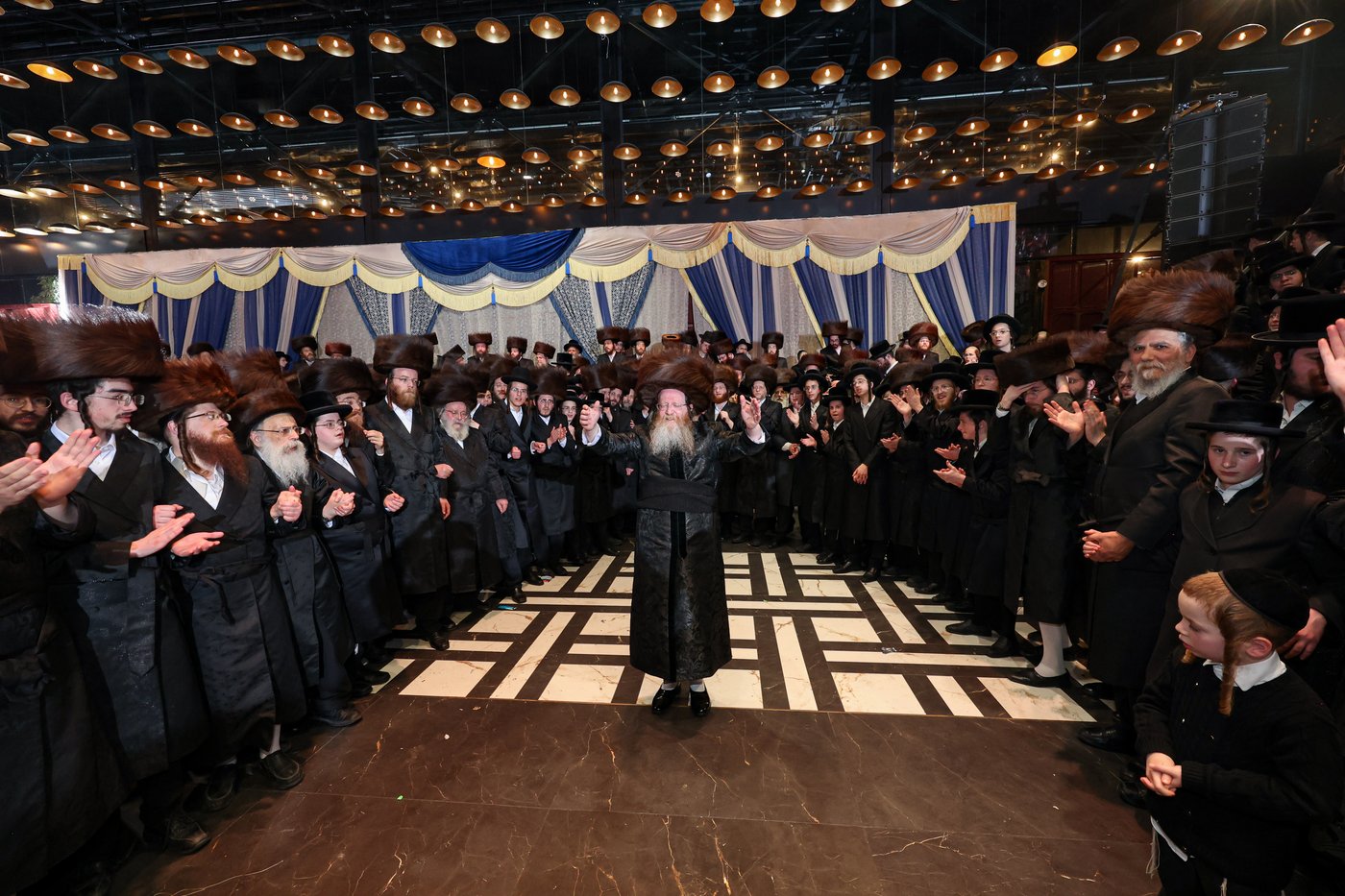 שמחת בית זוויעהיל - פינסק קרלין - טרעבישאן