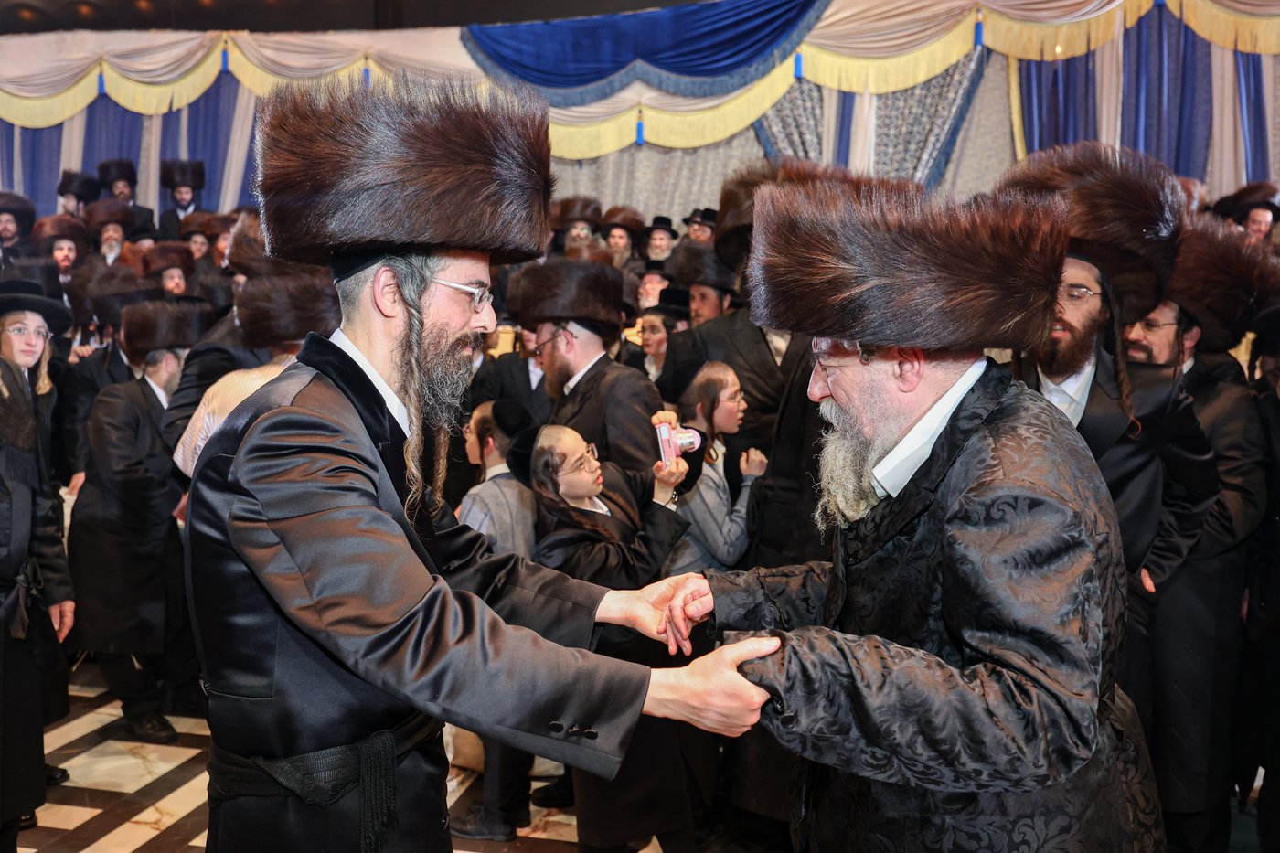 שמחת בית זוויעהיל - פינסק קרלין - טרעבישאן