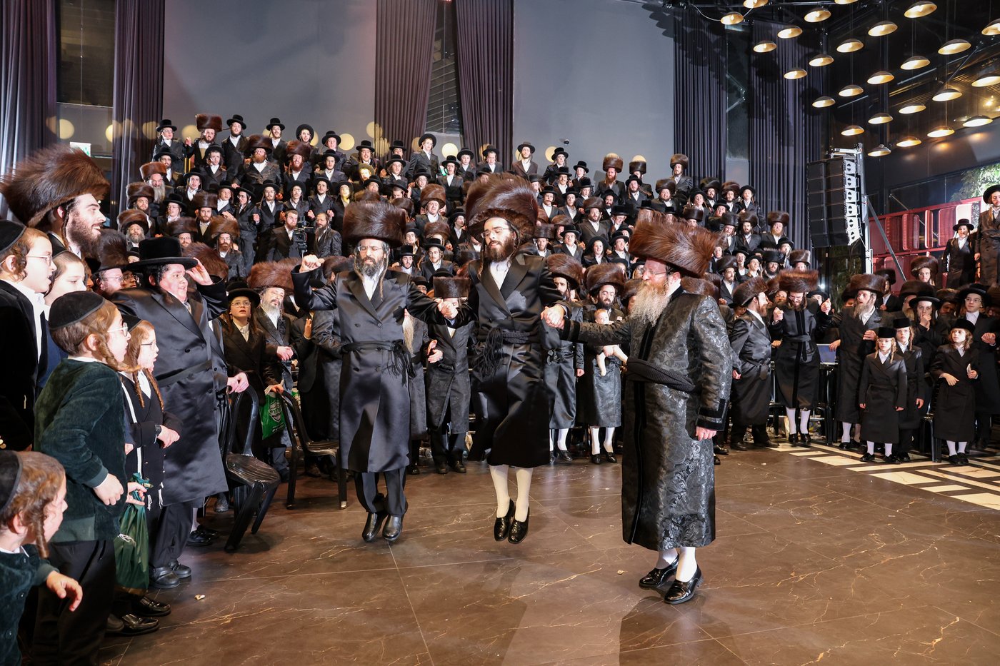 שמחת בית זוויעהיל - פינסק קרלין - טרעבישאן