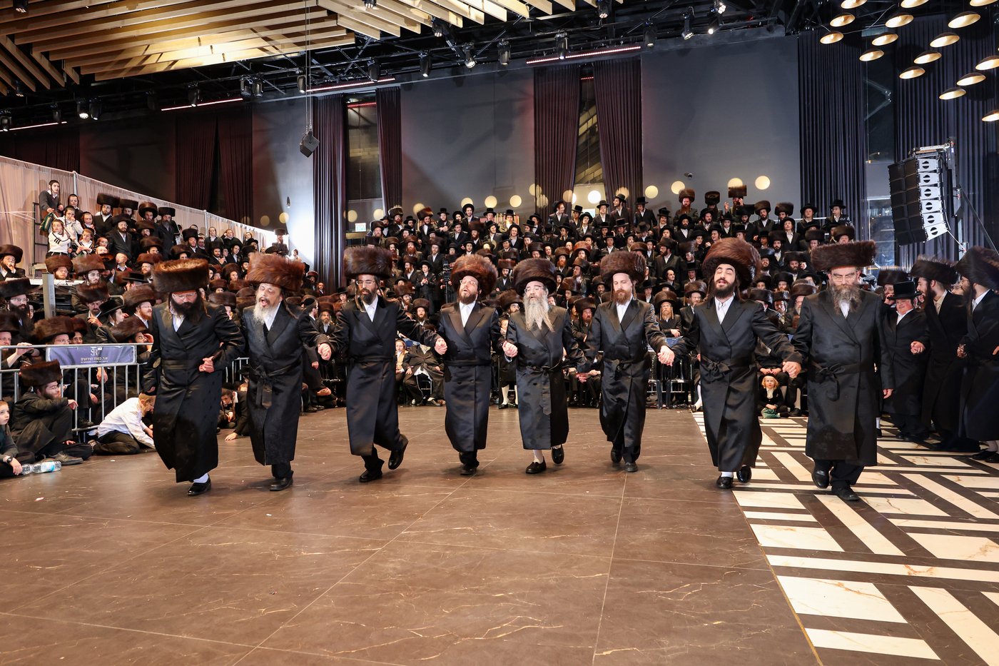 שמחת בית זוויעהיל - פינסק קרלין - טרעבישאן