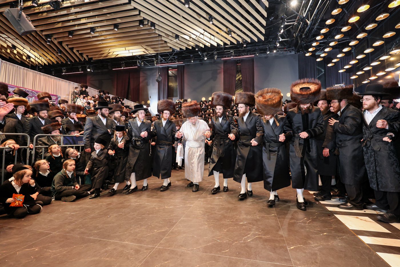 שמחת בית זוויעהיל - פינסק קרלין - טרעבישאן