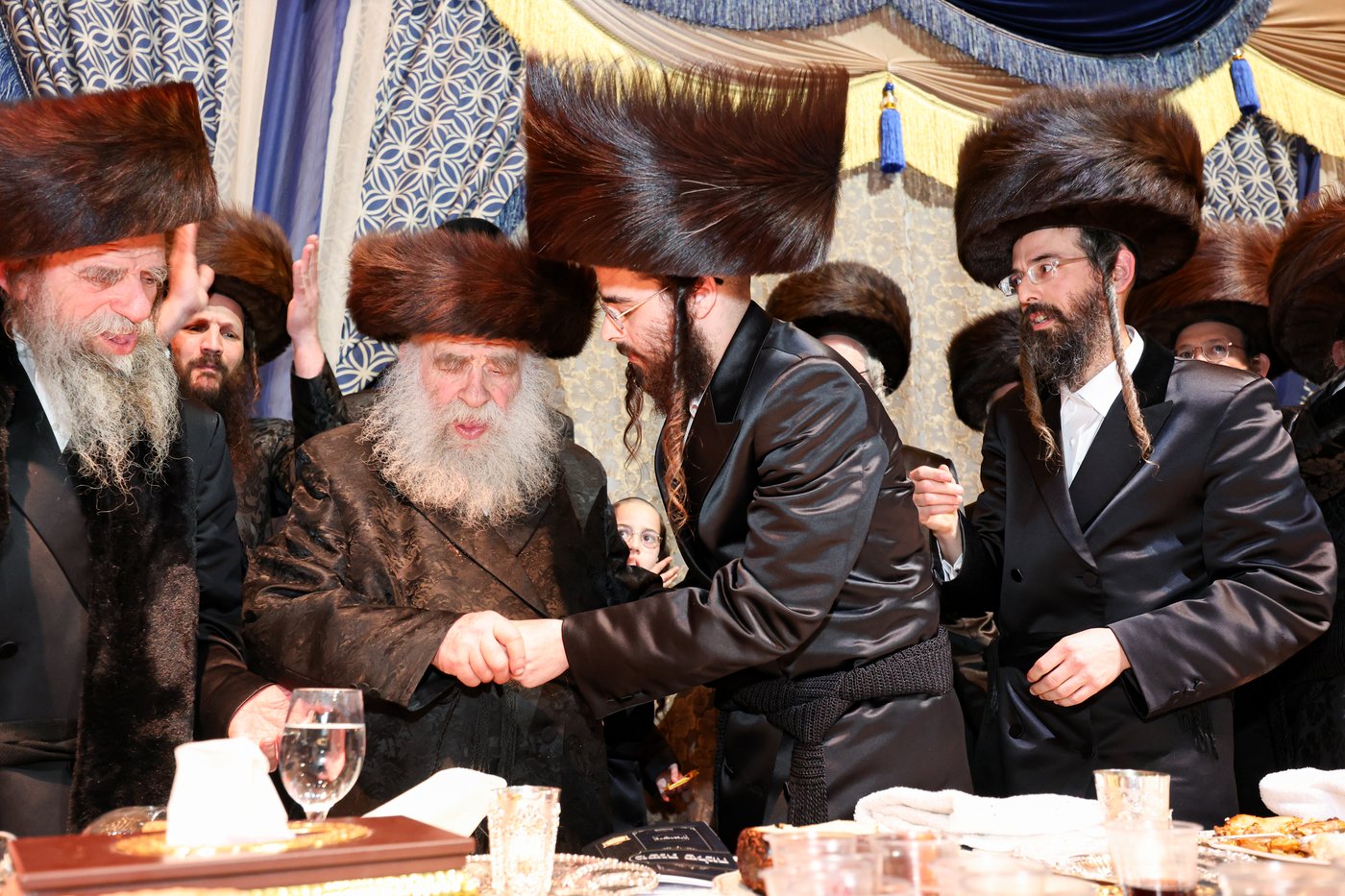 שמחת בית זוויעהיל - פינסק קרלין - טרעבישאן