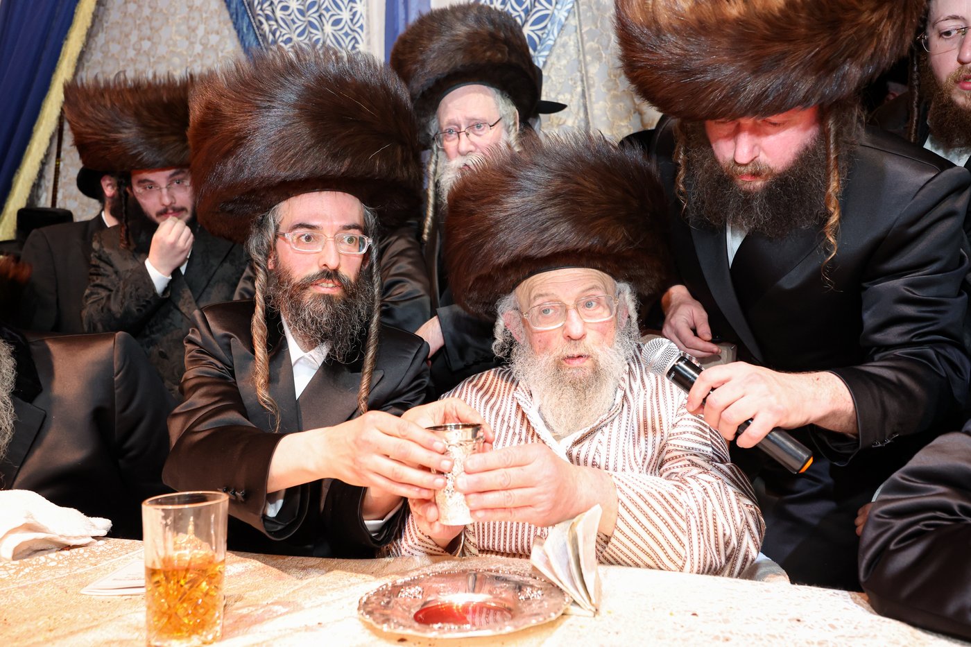 שמחת בית זוויעהיל - פינסק קרלין - טרעבישאן