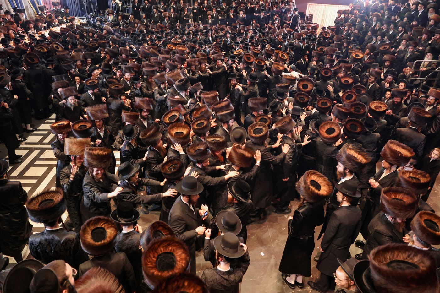 שמחת בית זוויעהיל - פינסק קרלין - טרעבישאן