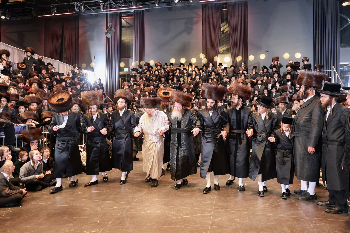 שמחת בית זוויעהיל - פינסק קרלין - טרעבישאן