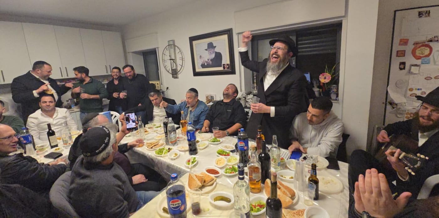 התוועדות לא שגרתית לכבוד הרבי: עמית סגל, ינון מגל, טופז לוק ויונתן אוריך 