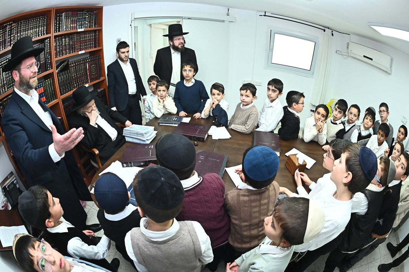 ילדי קהילות יעקב אצל הגרמ"ה הירש