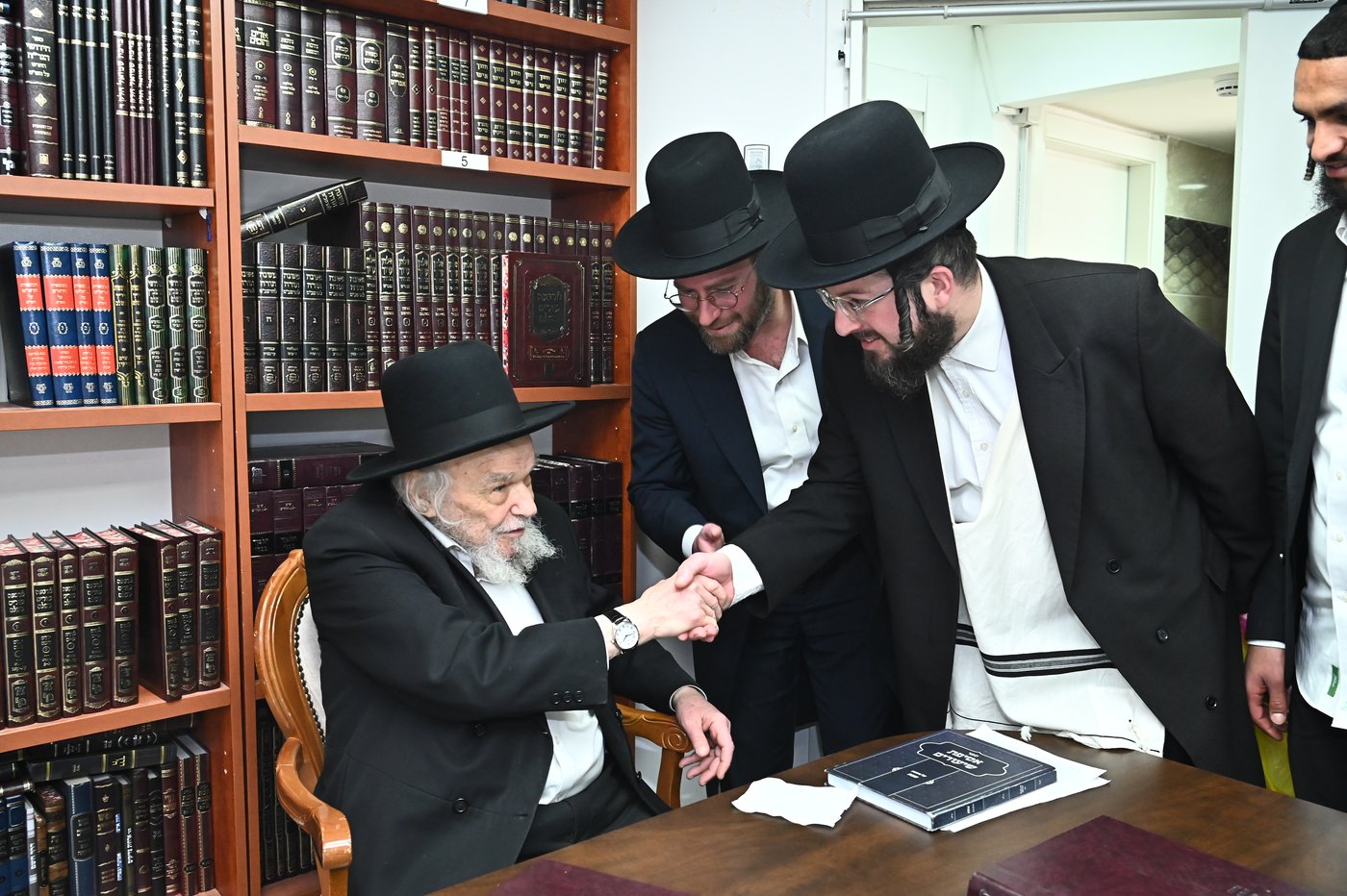 ילדי קהילות יעקב אצל הגרמ"ה הירש