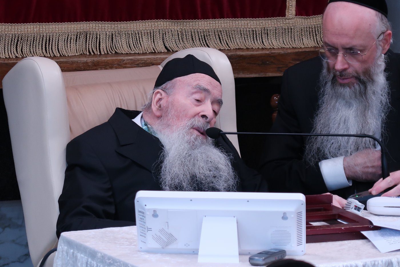 הגאון רבי יהודה עדס בישיבת 'קול יעקב'