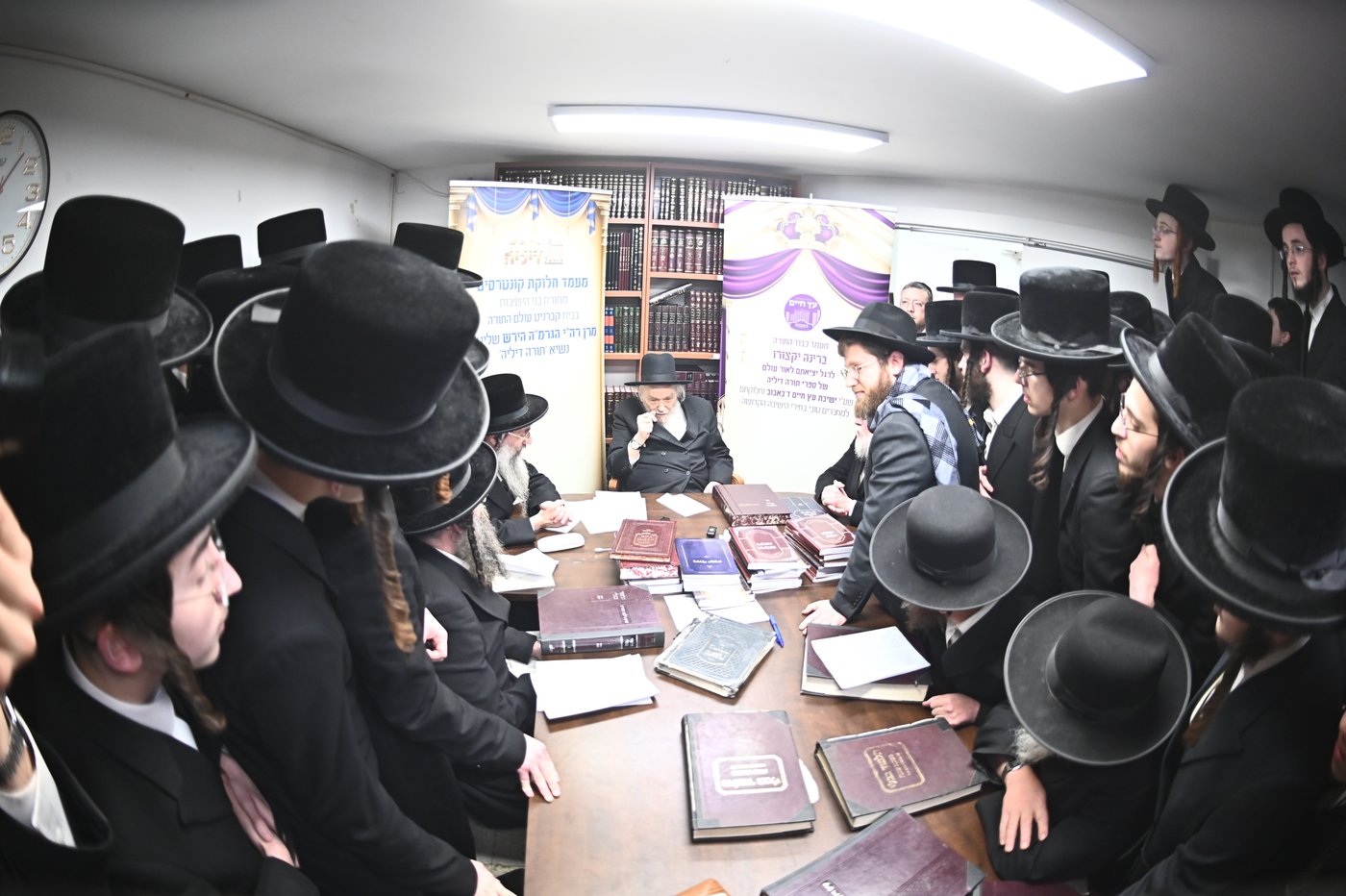 בחורי עץ חיים בבתי גדולי ישראל