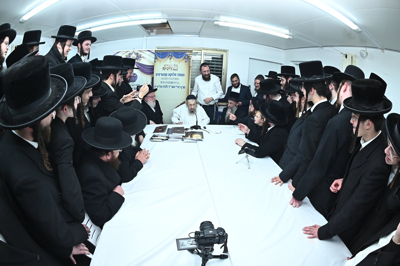 בחורי עץ חיים בבתי גדולי ישראל