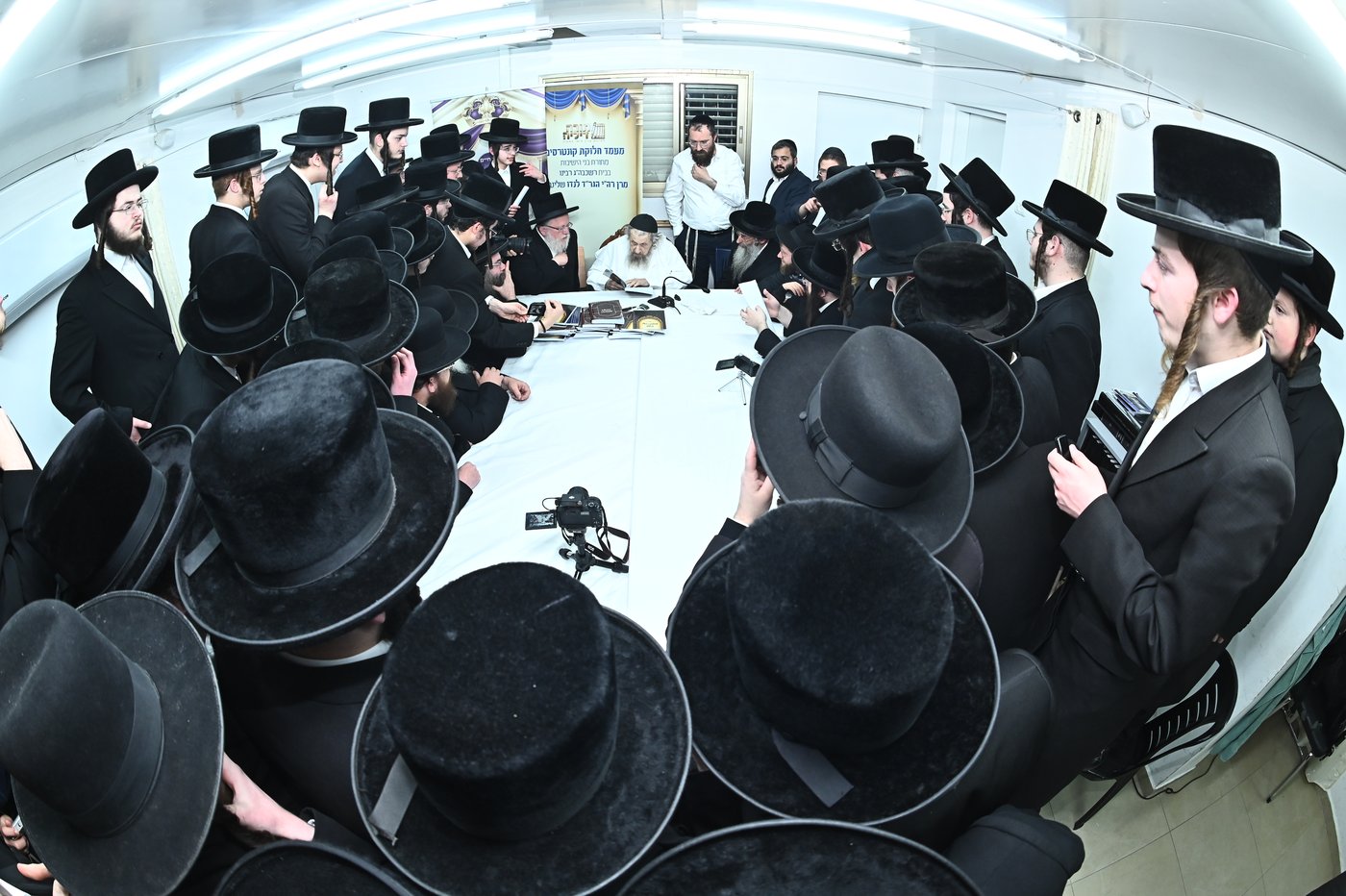 בחורי עץ חיים בבתי גדולי ישראל