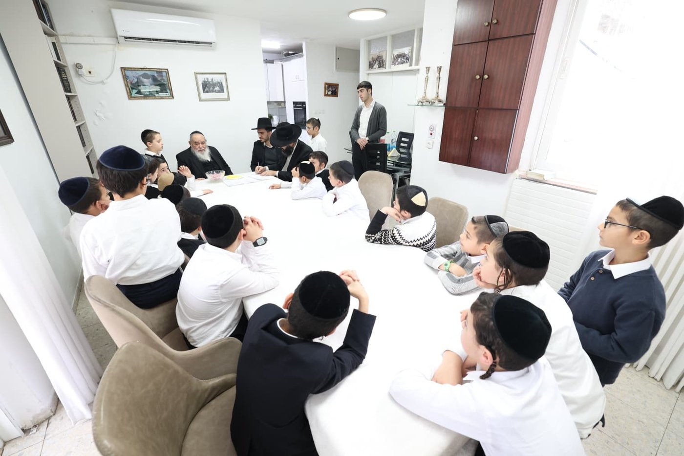 תלמידי חזון מאיר ובית ישראל במעונם של גדולי ישראל