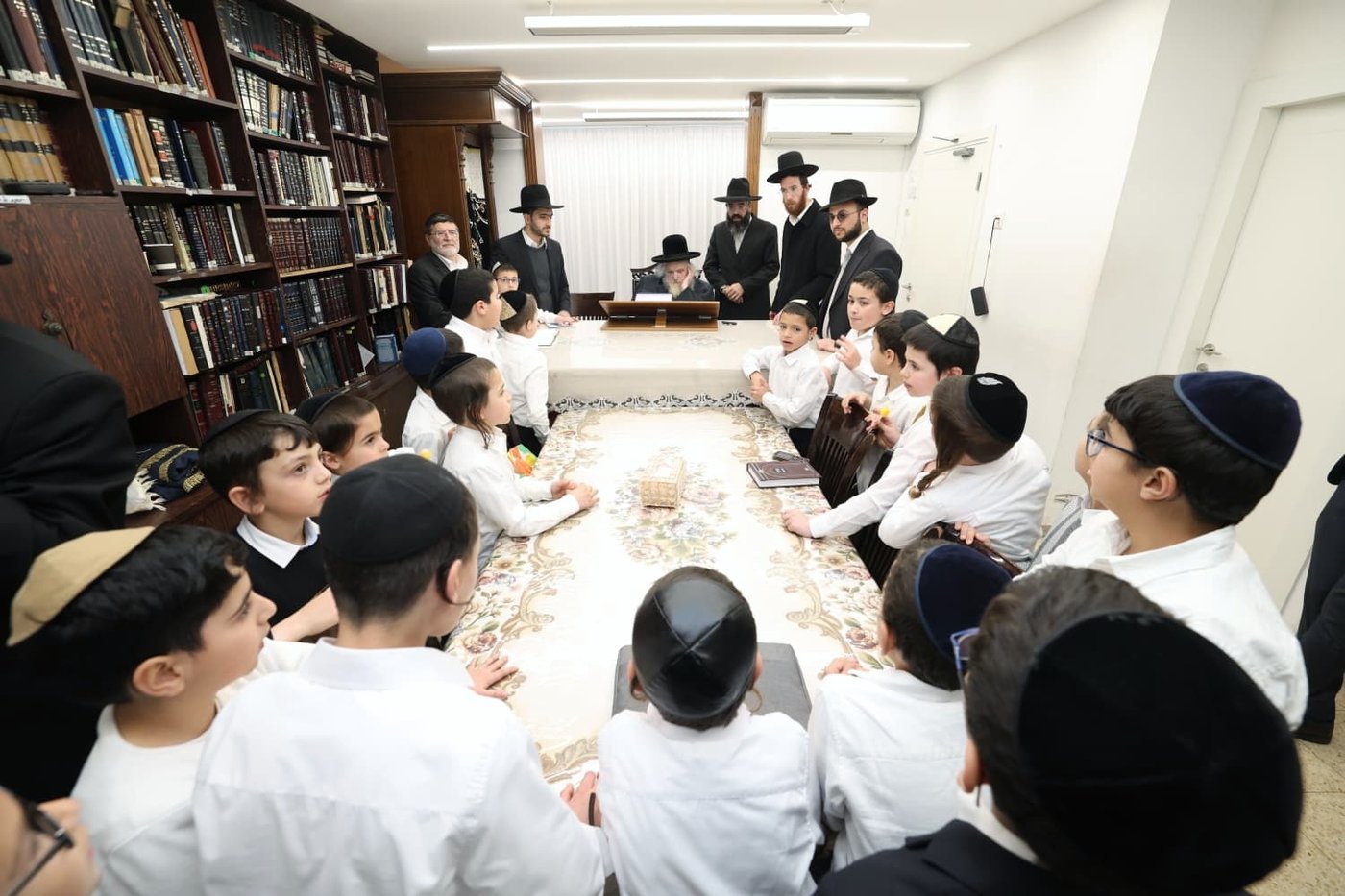 תלמידי חזון מאיר ובית ישראל במעונם של גדולי ישראל