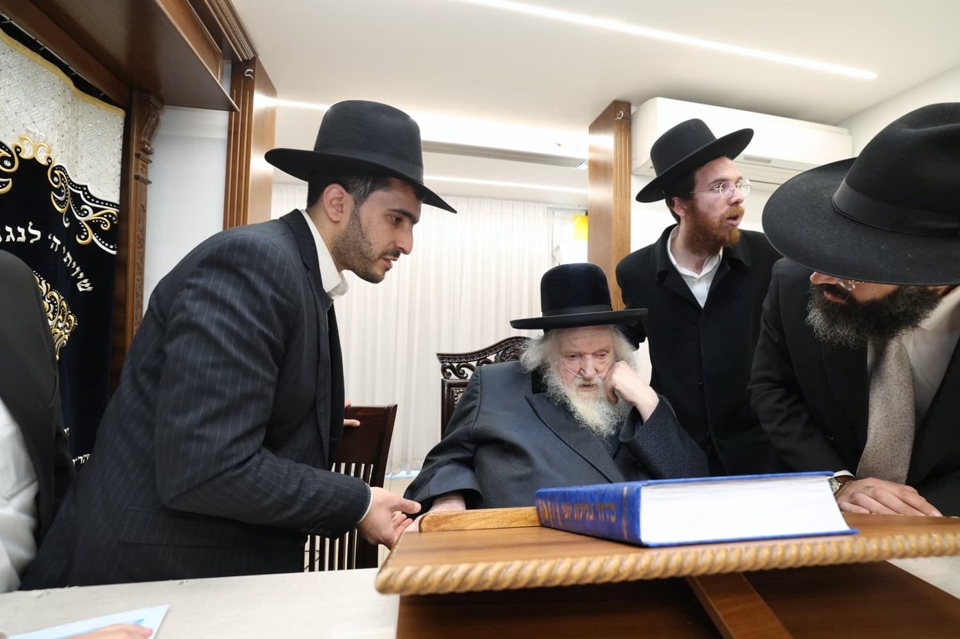 תלמידי חזון מאיר ובית ישראל במעונם של גדולי ישראל