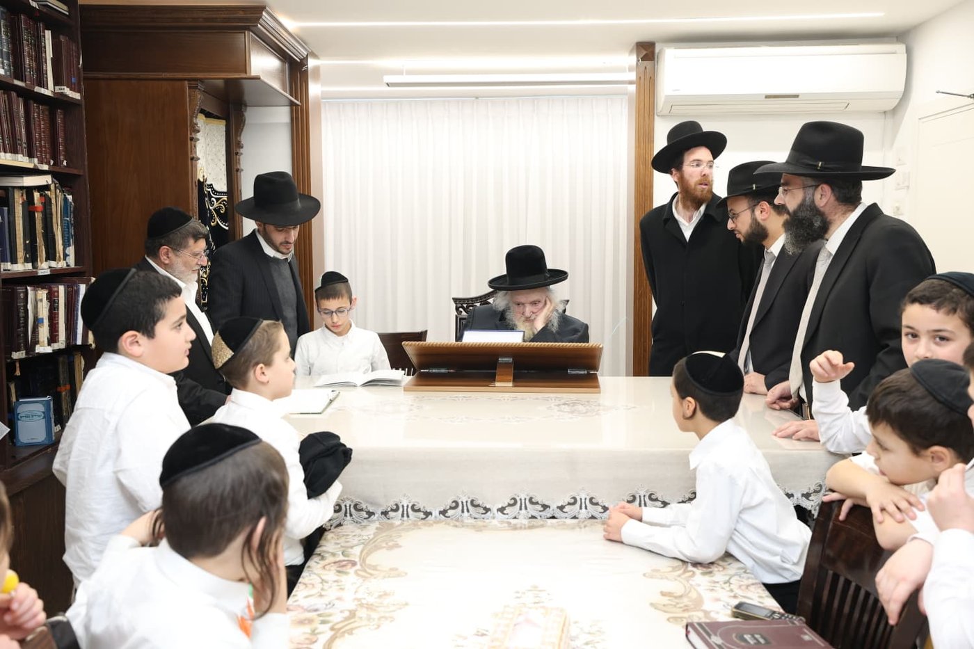 תלמידי חזון מאיר ובית ישראל במעונם של גדולי ישראל