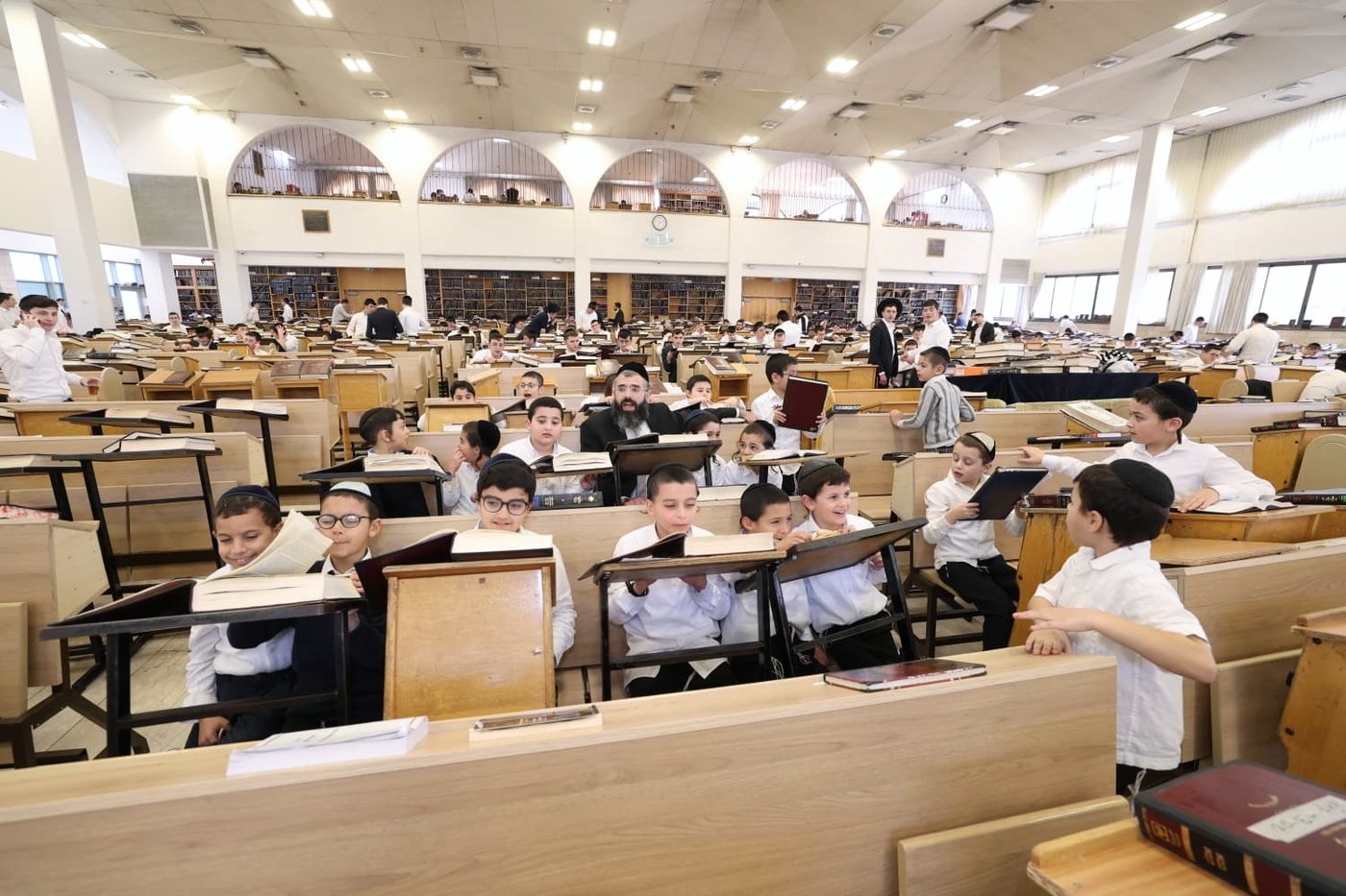 תלמידי חזון מאיר ובית ישראל במעונם של גדולי ישראל