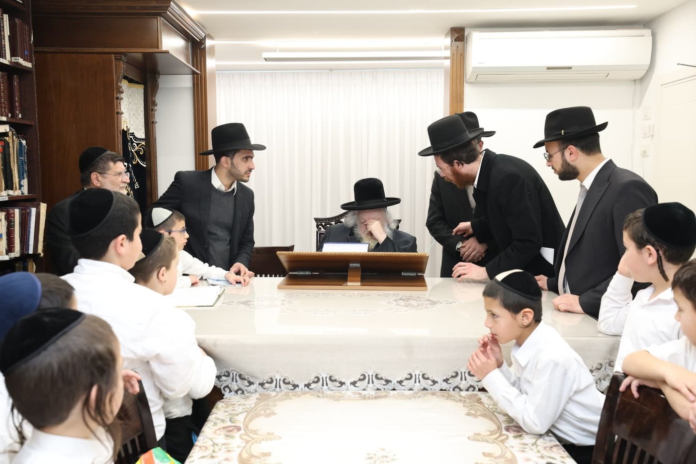 תלמידי חזון מאיר ובית ישראל במעונם של גדולי ישראל