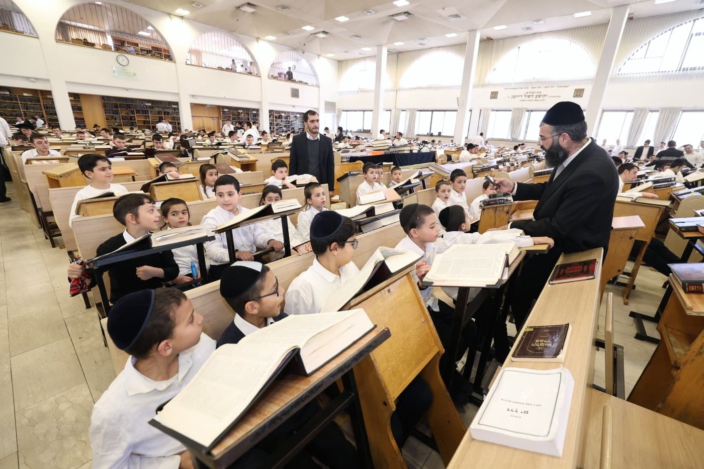 תלמידי חזון מאיר ובית ישראל במעונם של גדולי ישראל