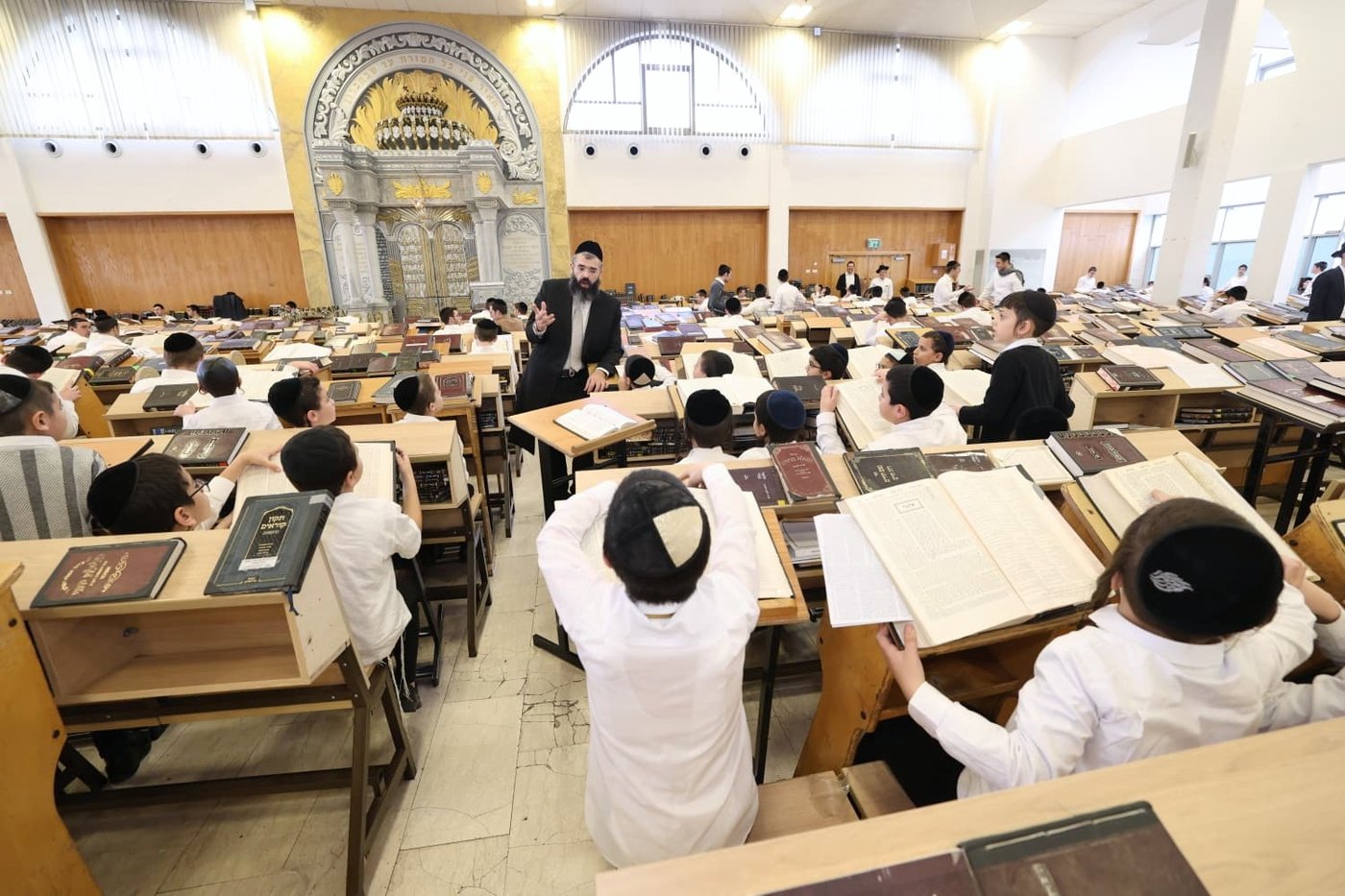 תלמידי חזון מאיר ובית ישראל במעונם של גדולי ישראל