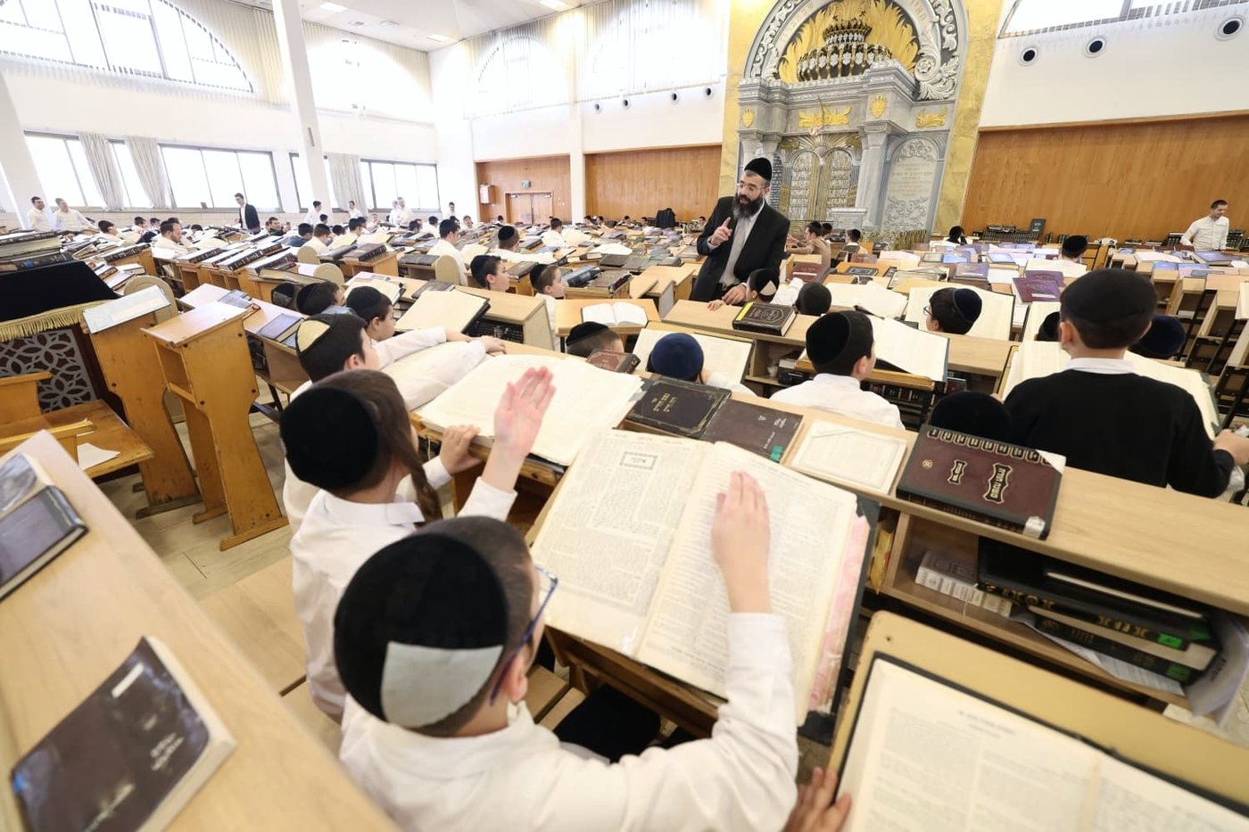 תלמידי חזון מאיר ובית ישראל במעונם של גדולי ישראל