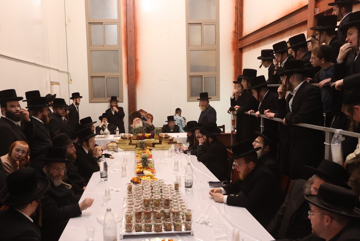 האדמו"ר מקאסוב ויז'ניץ בטיש ט"ו בשבט