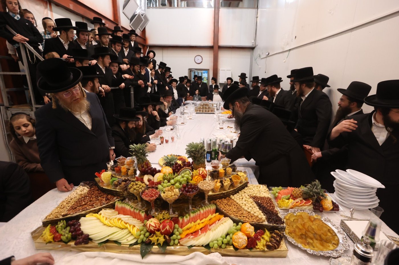 האדמו"ר מקאסוב ויז'ניץ בטיש ט"ו בשבט